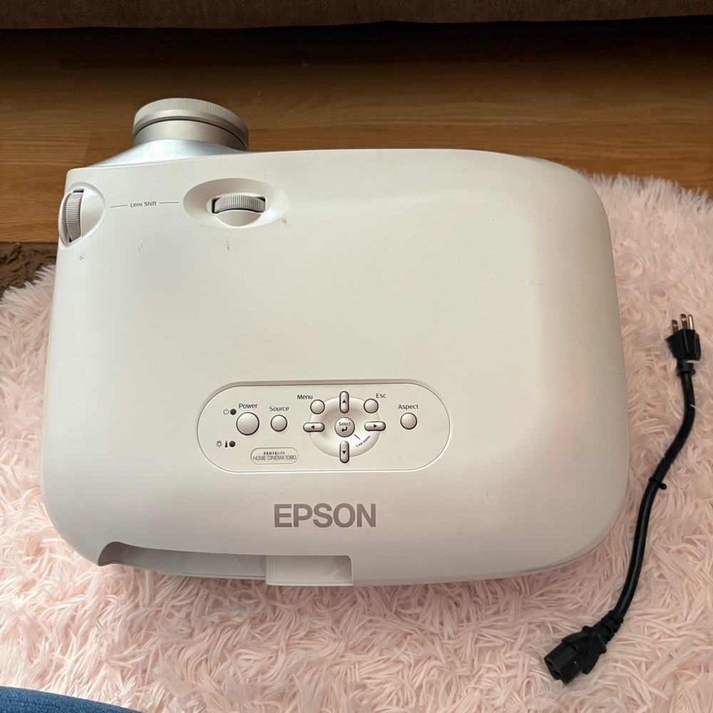 EPSON EMP-TW100 Projector HDMI PowerLite Cinema W/ Chord Electronic Movie